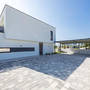 https://villa-maem.in-istria.net