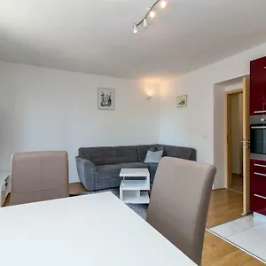Apartament Duje, Kaštela